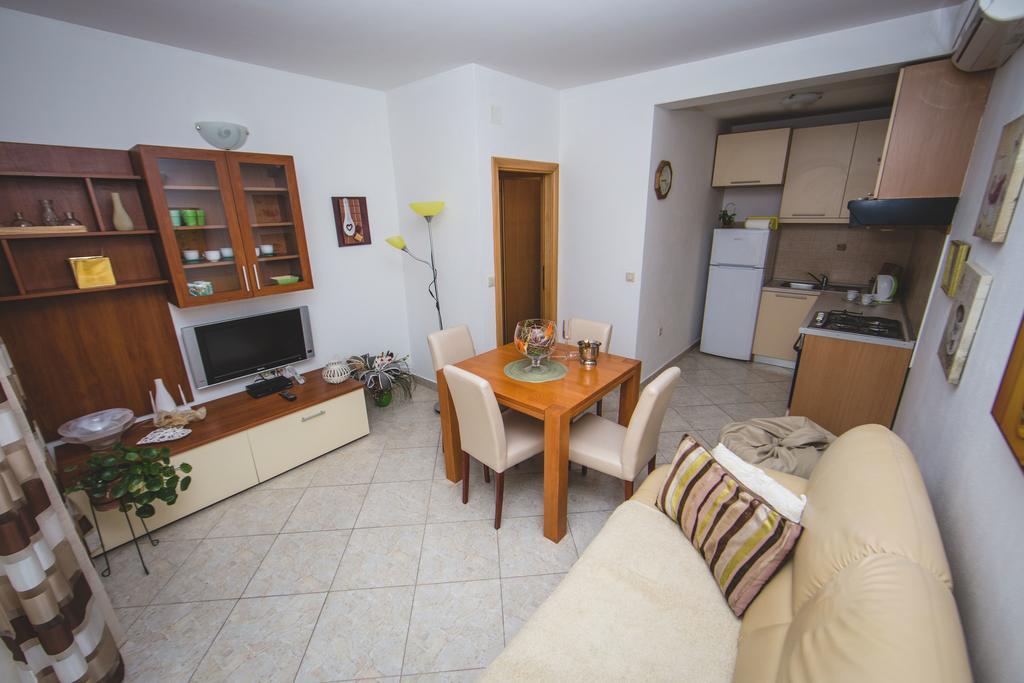 Apartment Karla&Nella Стобрек Экстерьер фото